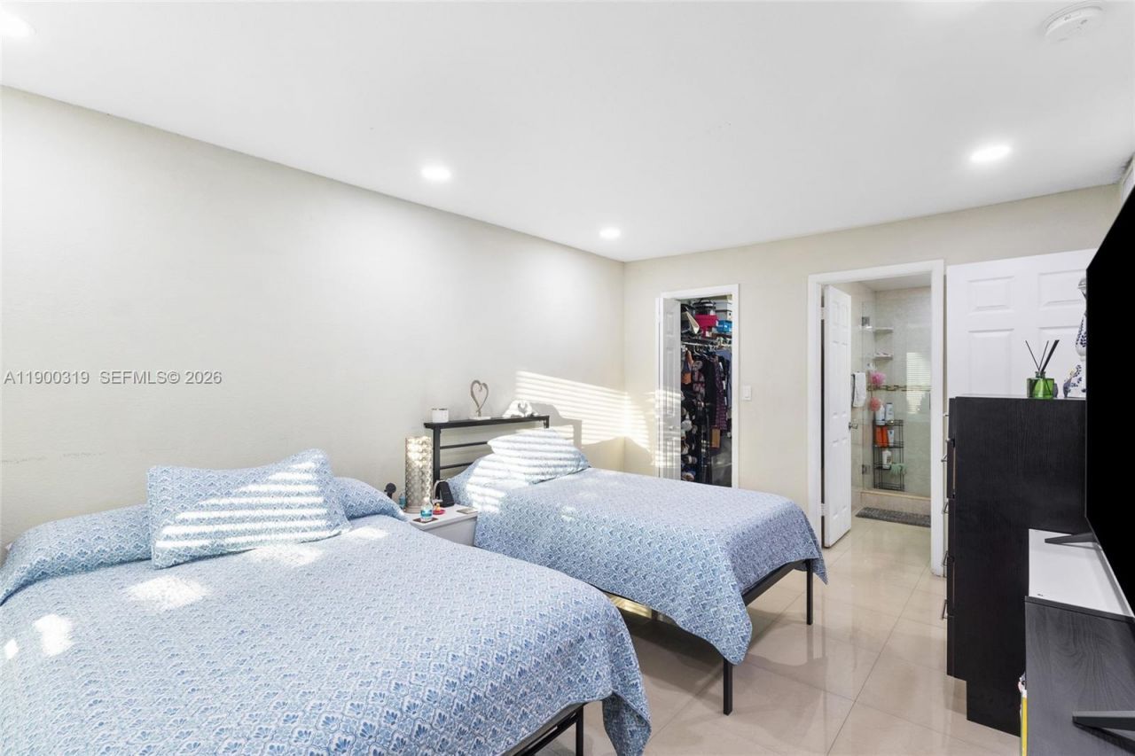 5665 W 20th Ave, Unit 212, Hialeah, FL 33012 Photo