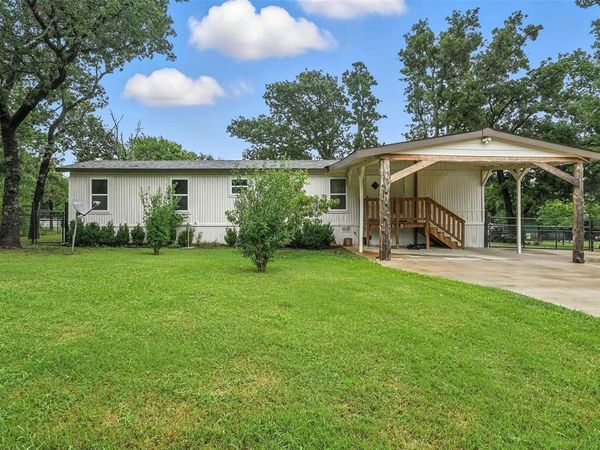 525 Surrey Lane , Burleson, TX 76028