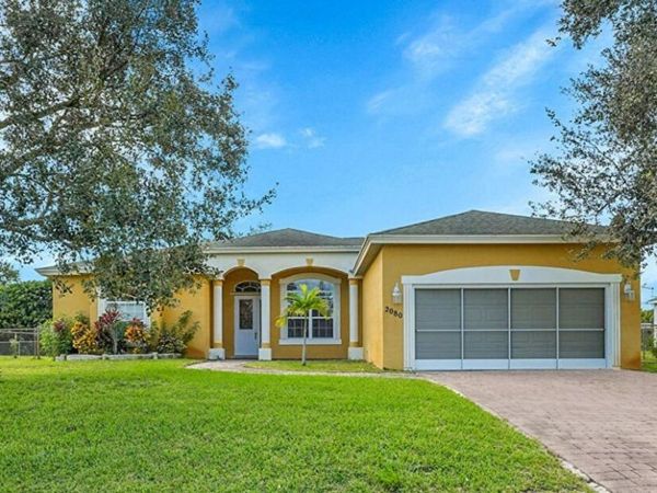 2080 SW Monterrey Lane, Port St. Lucie, FL 34953
