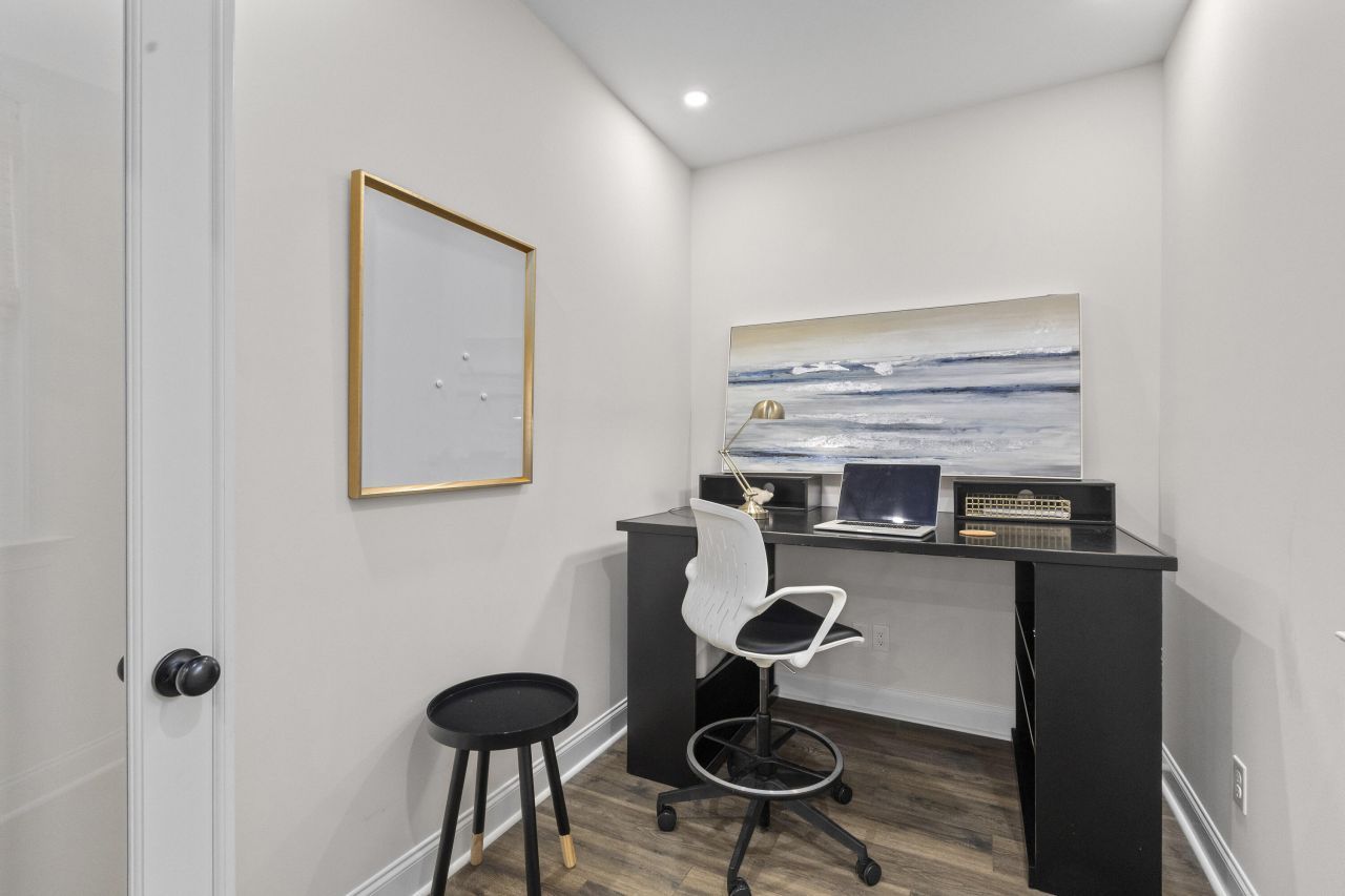 100 Risewell Court Photo 4