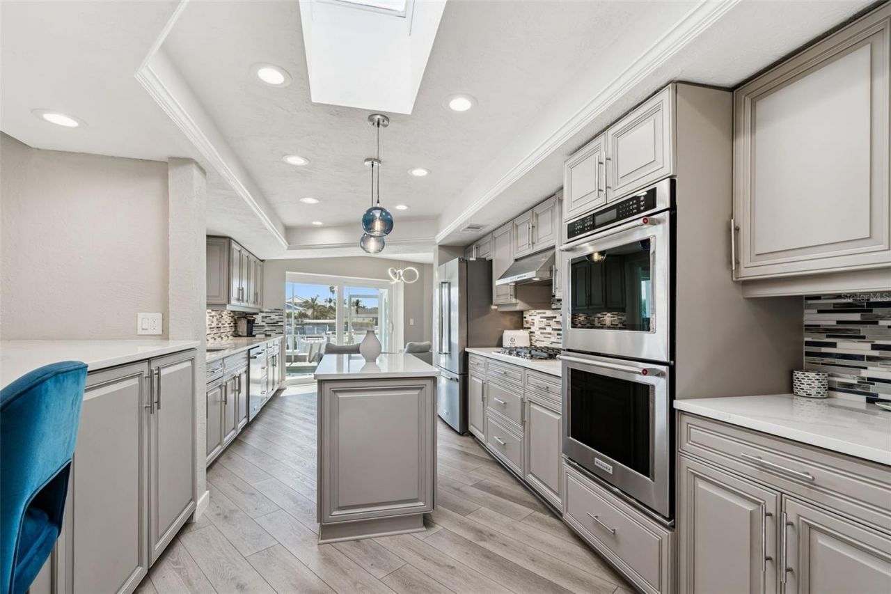 320 Belle Isle Avenue, Belleair Beach, FL 33786 Photo