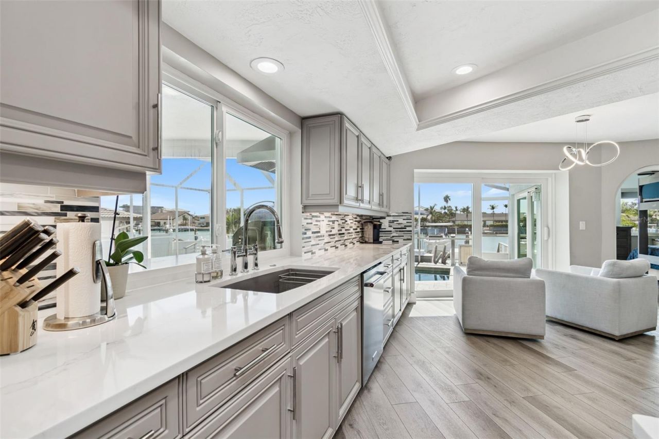 320 Belle Isle Avenue, Belleair Beach, FL 33786 Photo