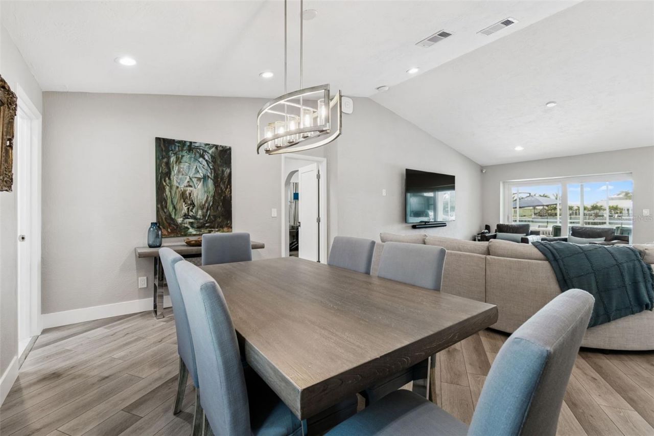 320 Belle Isle Avenue, Belleair Beach, FL 33786 Photo