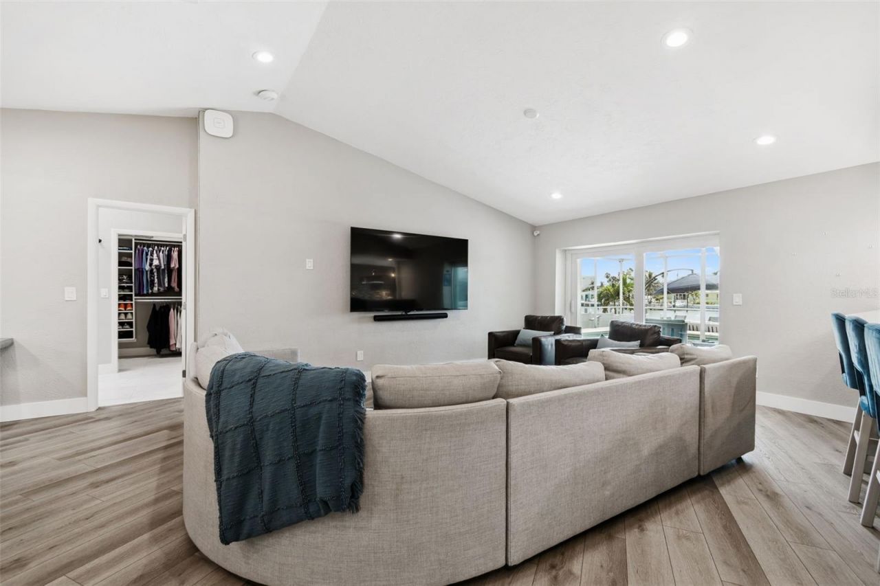 320 Belle Isle Avenue, Belleair Beach, FL 33786 Photo