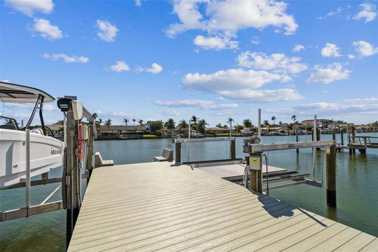 320 Belle Isle Avenue, Belleair Beach, FL 33786 Photo