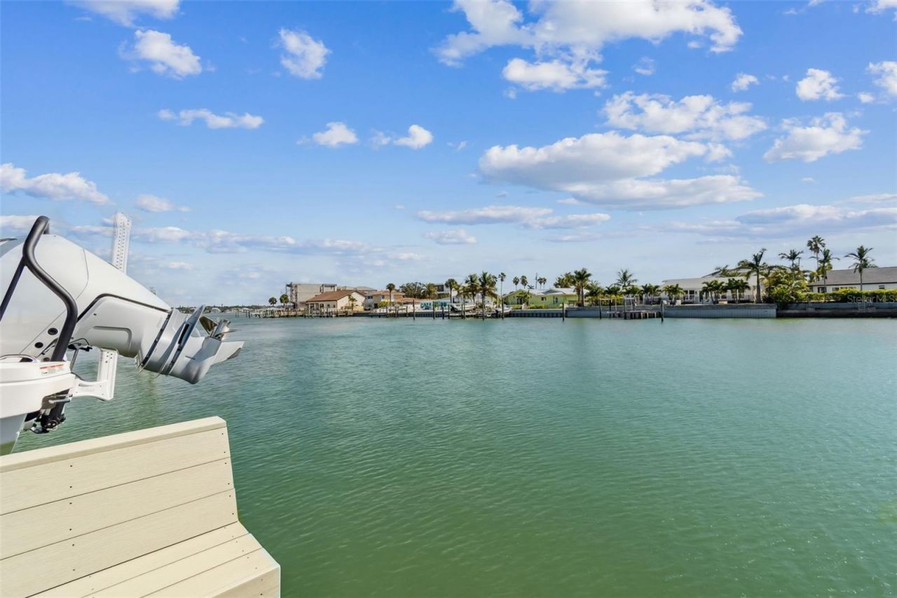 320 Belle Isle Avenue, Belleair Beach, FL 33786 Photo
