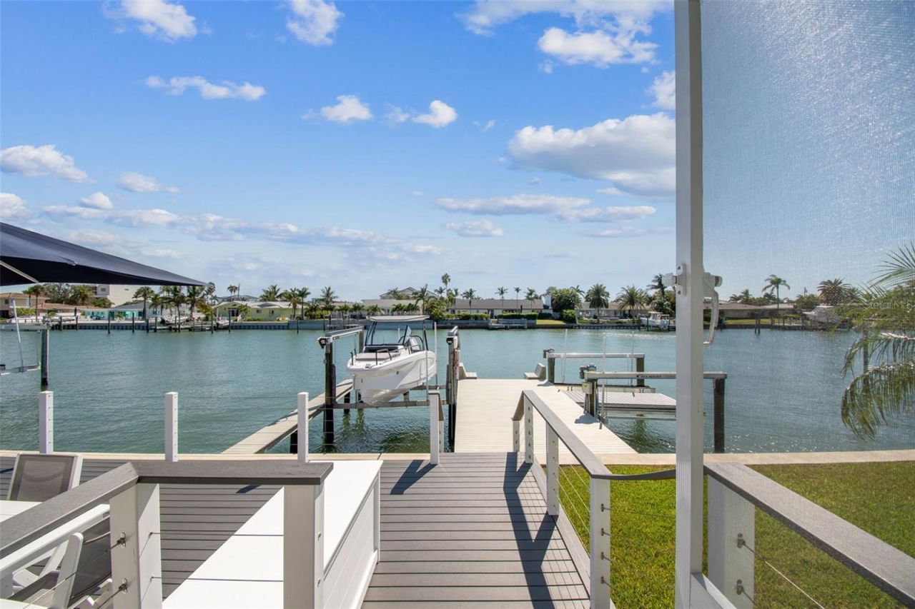 320 Belle Isle Avenue, Belleair Beach, FL 33786 Photo