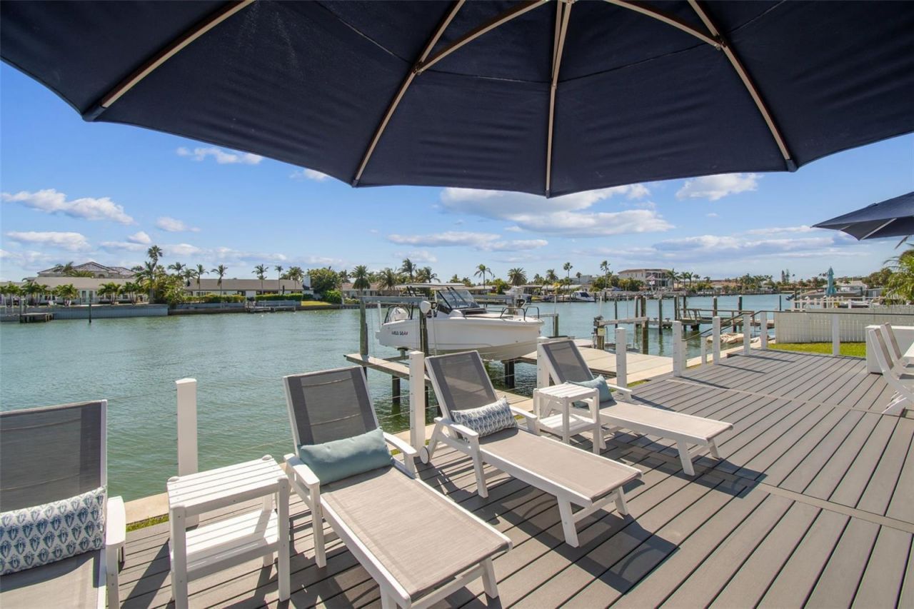 320 Belle Isle Avenue, Belleair Beach, FL 33786 Photo