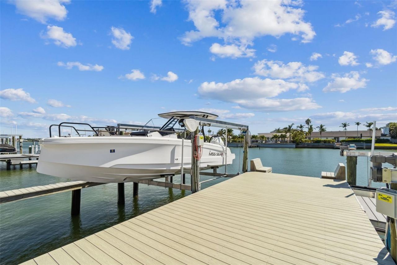 320 Belle Isle Avenue, Belleair Beach, FL 33786 Photo