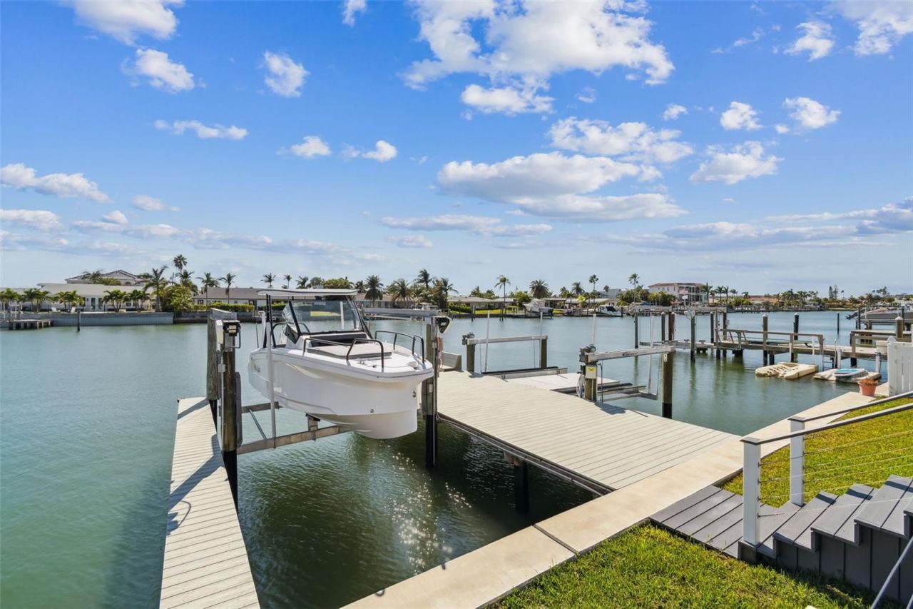 320 Belle Isle Avenue, Belleair Beach, FL 33786 Photo