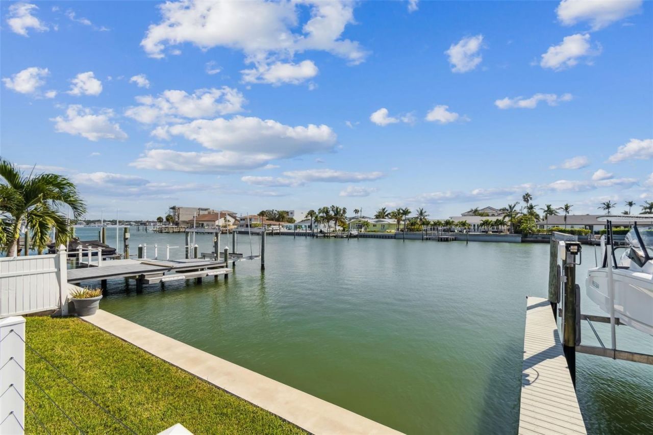 320 Belle Isle Avenue, Belleair Beach, FL 33786 Photo