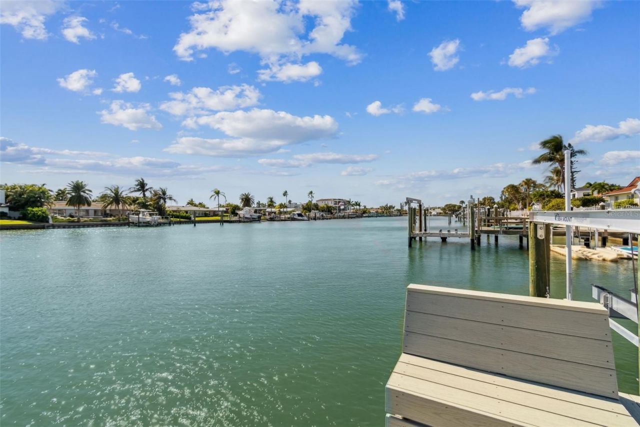 320 Belle Isle Avenue, Belleair Beach, FL 33786 Photo