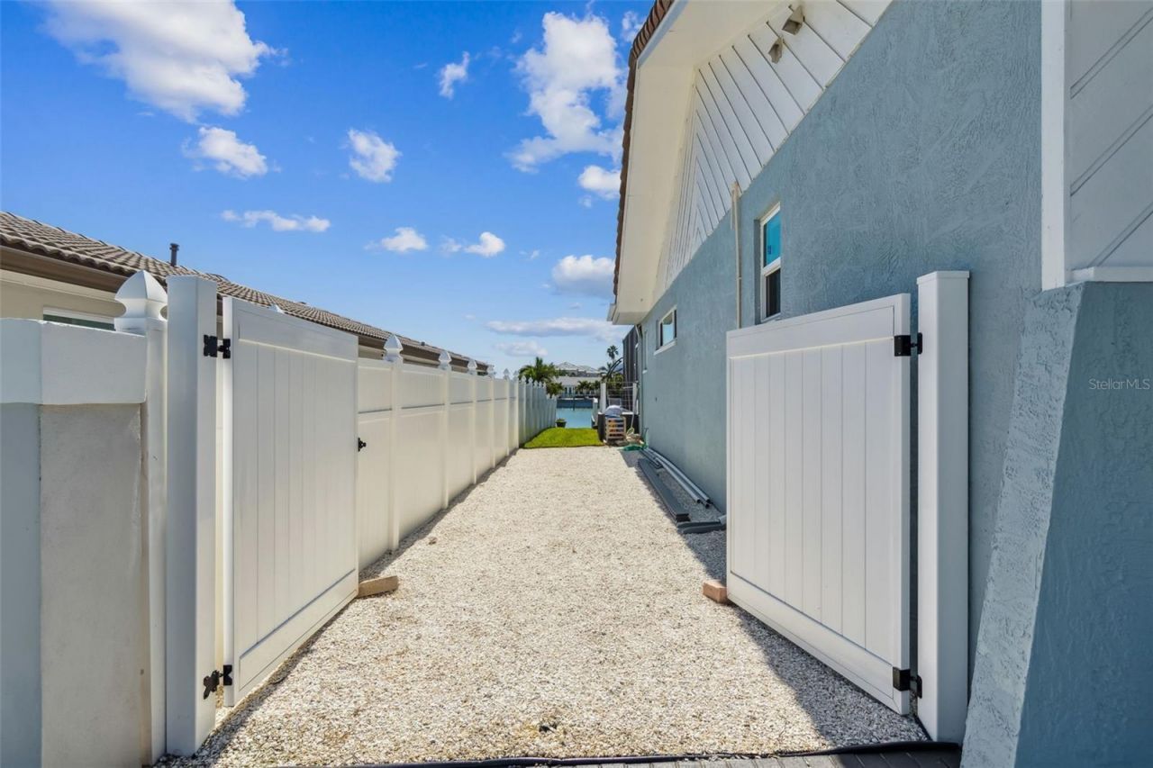 320 Belle Isle Avenue, Belleair Beach, FL 33786 Photo