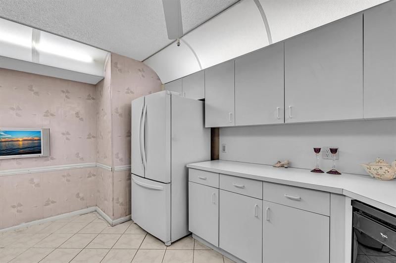 7377 Granville Drive, Unit 311, Fort Lauderdale, FL 33321 Photo