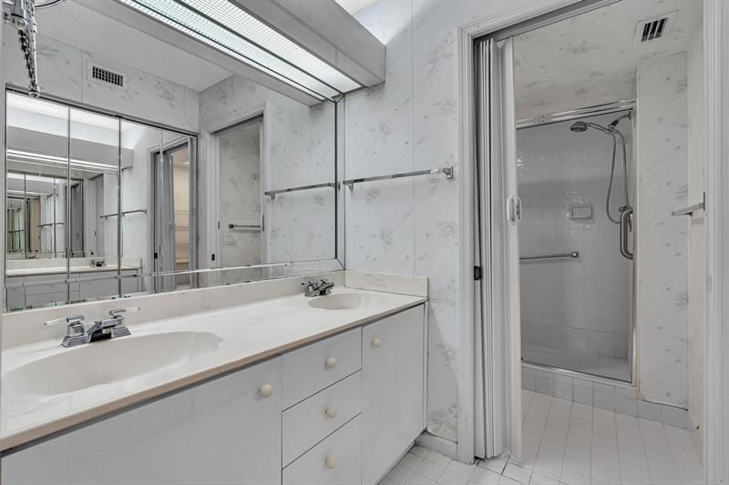 7377 Granville Drive, Unit 311, Fort Lauderdale, FL 33321 Photo