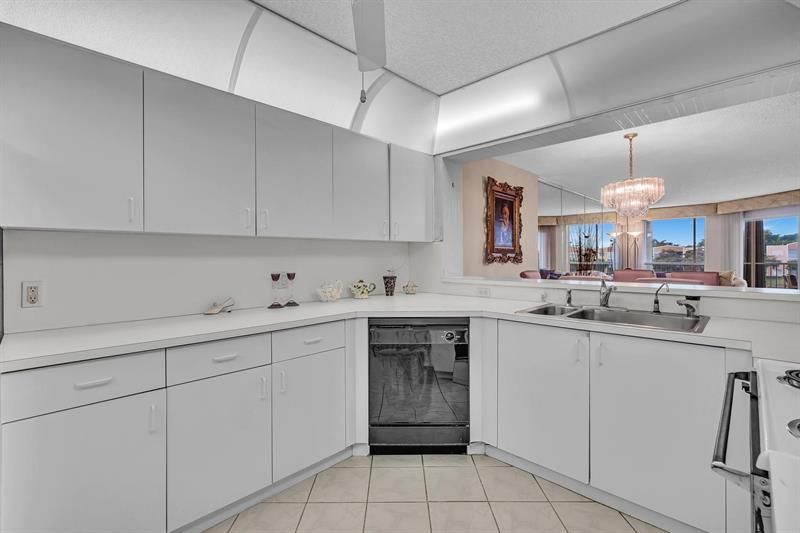 7377 Granville Drive, Unit 311, Fort Lauderdale, FL 33321 Photo