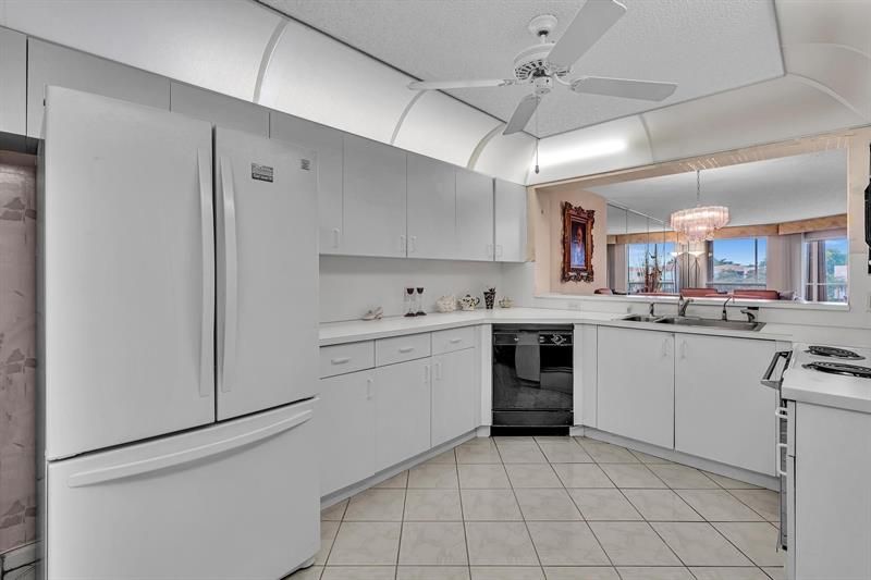 7377 Granville Drive, Unit 311, Fort Lauderdale, FL 33321 Photo