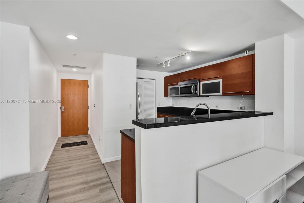253 NE 2nd St, Unit 1706, Miami, FL 33132 Photo