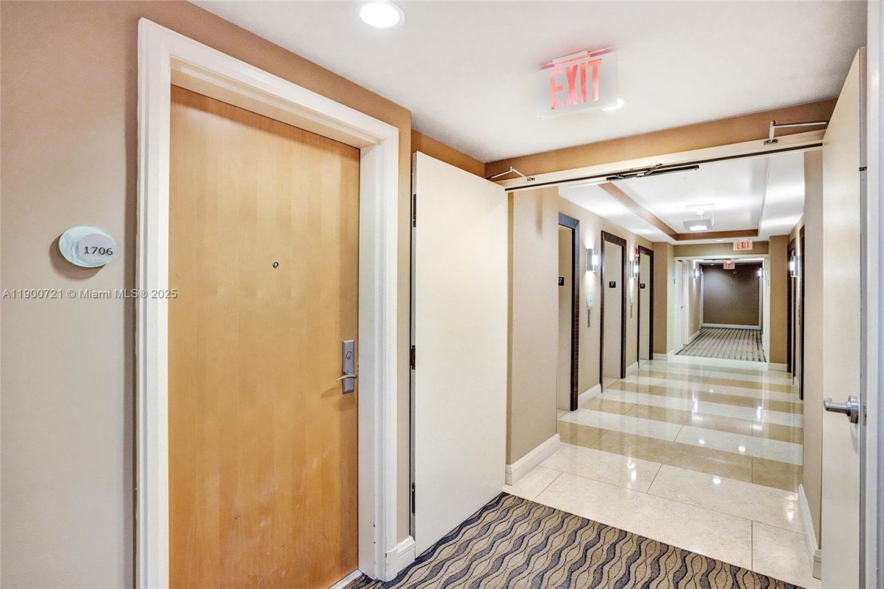 253 NE 2nd St, Unit 1706, Miami, FL 33132 Photo