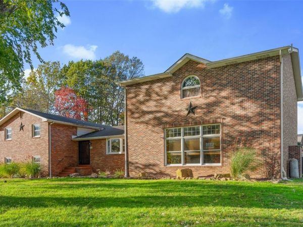 462 Fairlane Blvd, New Galilee, PA 16141