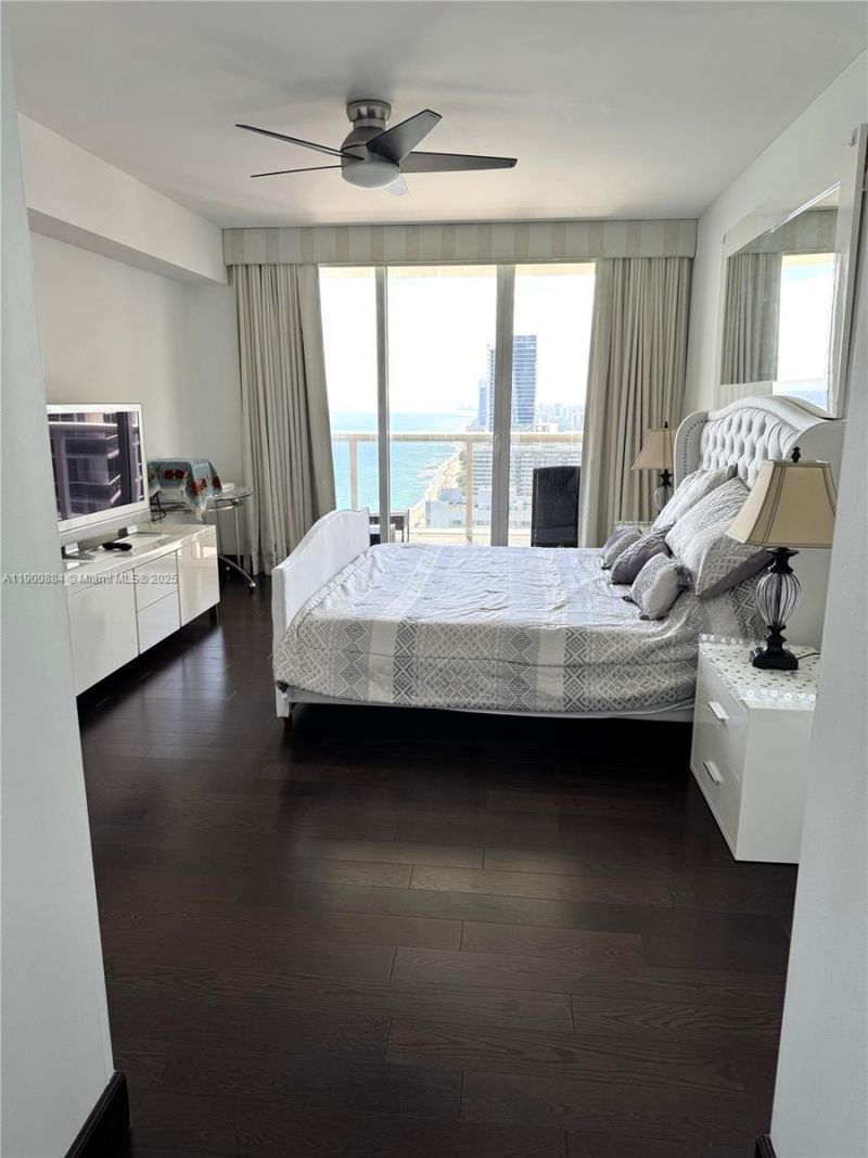 1830 S Ocean Dr, Unit 3303, Hallandale Beach, FL 33009 Photo