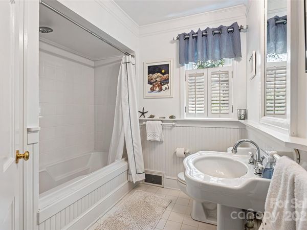 54 Fairway Road, Asheville, NC 28804