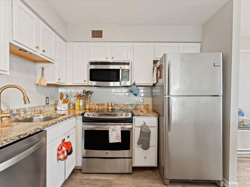 810 Matson Place, Unit 1406, Cincinnati, OH 45204 Photo 14