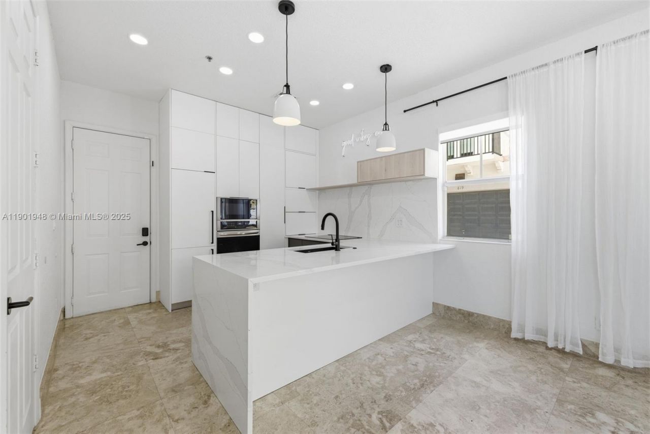 623 NE 11th Ave, Fort Lauderdale, FL 33304 Photo