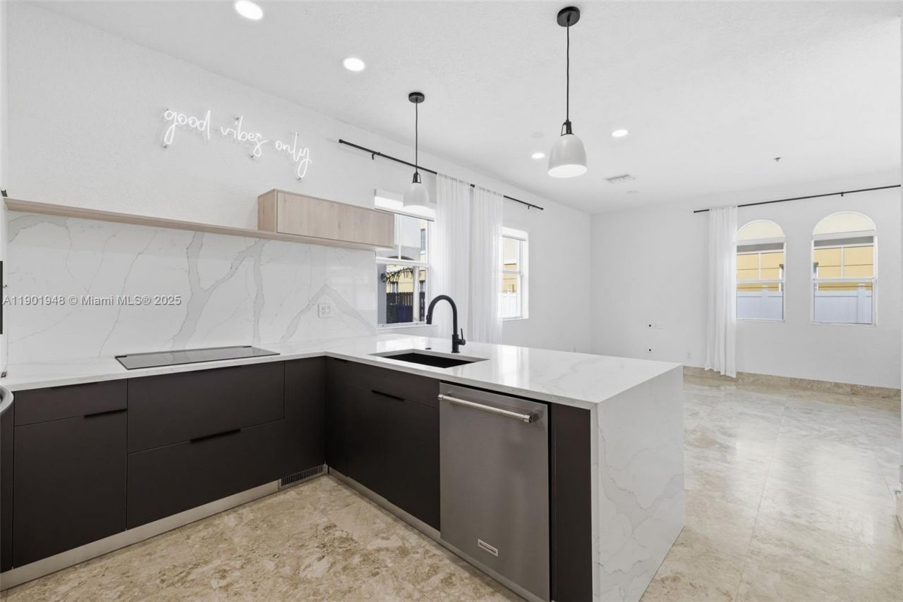 623 NE 11th Ave, Fort Lauderdale, FL 33304 Photo