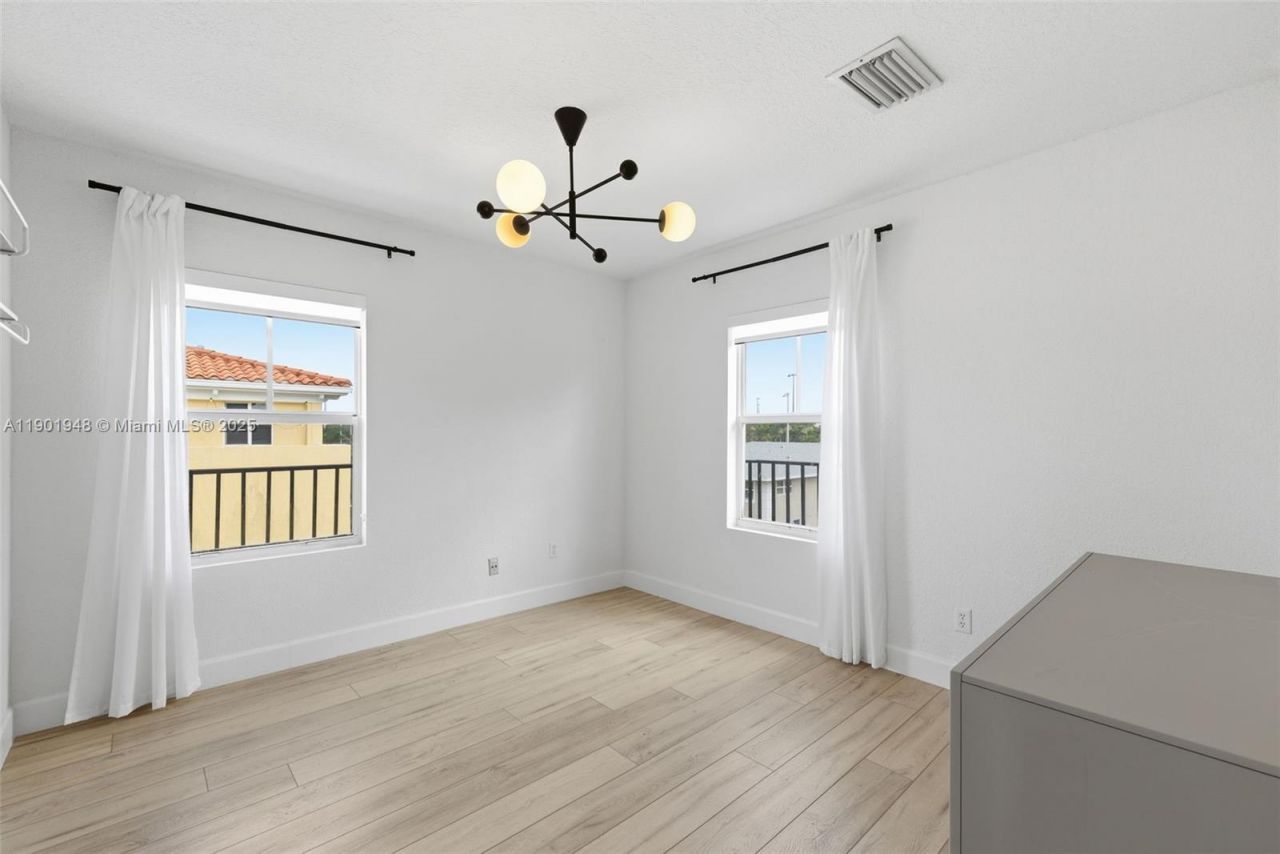 623 NE 11th Ave, Fort Lauderdale, FL 33304 Photo