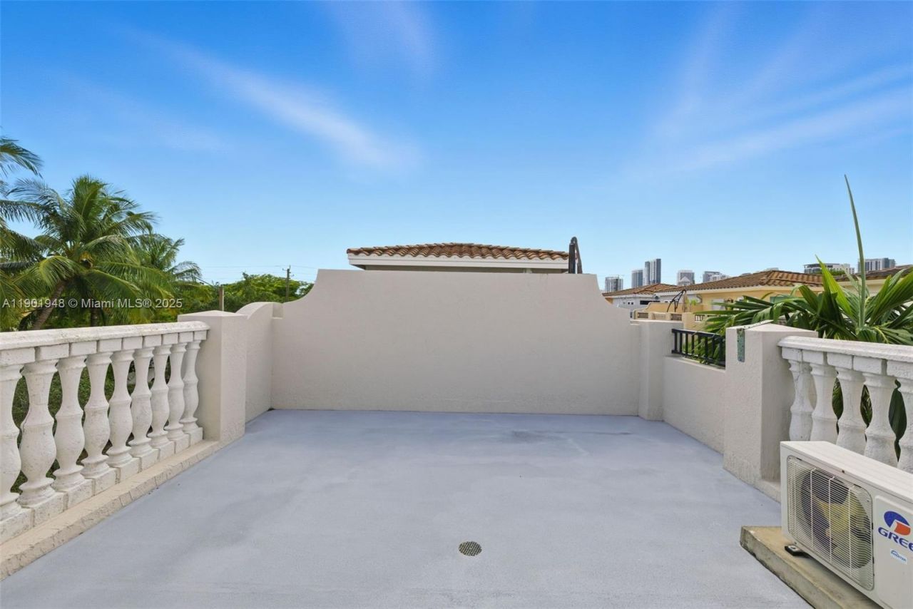 623 NE 11th Ave, Fort Lauderdale, FL 33304 Photo