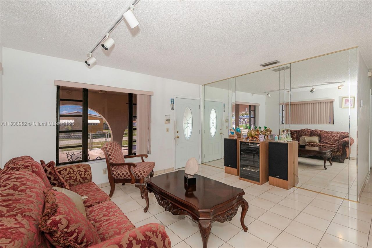 3920 W 3rd Ave, Hialeah, FL 33012 Photo