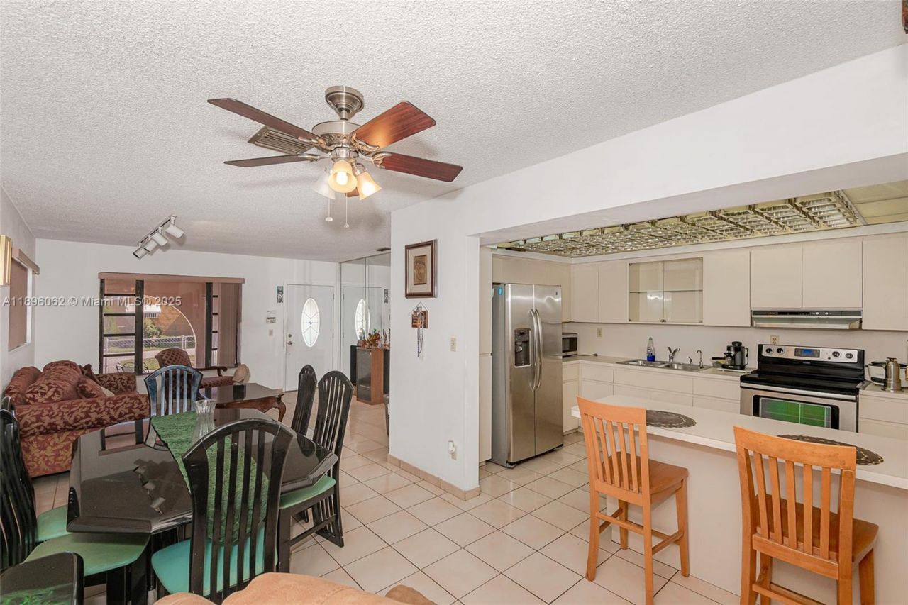 3920 W 3rd Ave, Hialeah, FL 33012 Photo