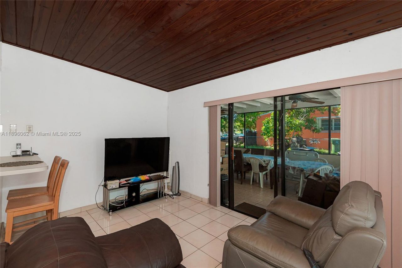 3920 W 3rd Ave, Hialeah, FL 33012 Photo