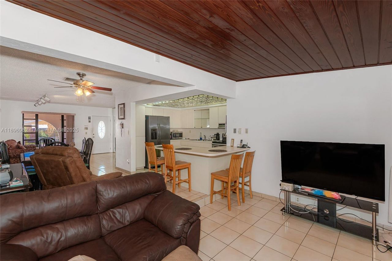 3920 W 3rd Ave, Hialeah, FL 33012 Photo