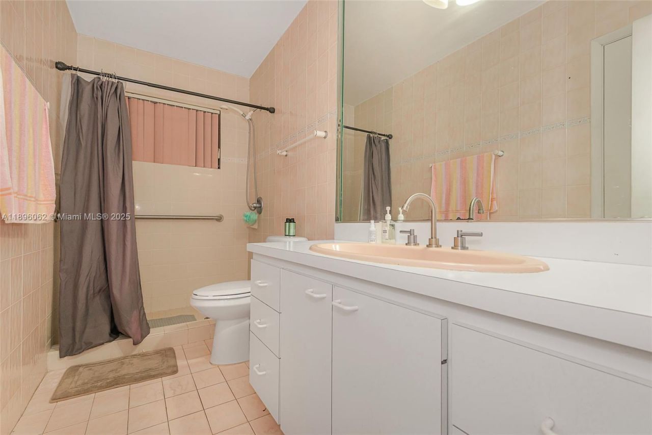 3920 W 3rd Ave, Hialeah, FL 33012 Photo