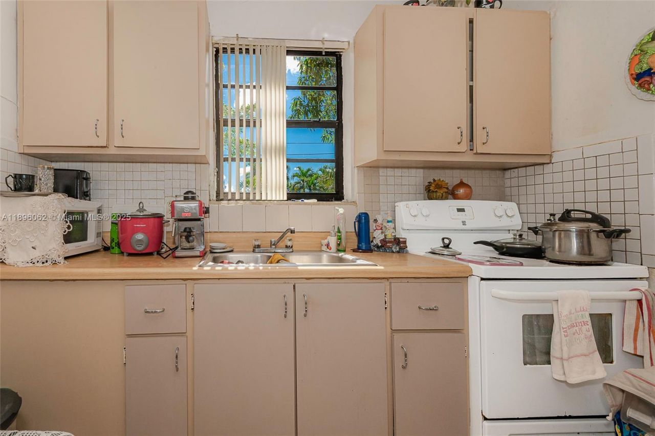 3920 W 3rd Ave, Hialeah, FL 33012 Photo