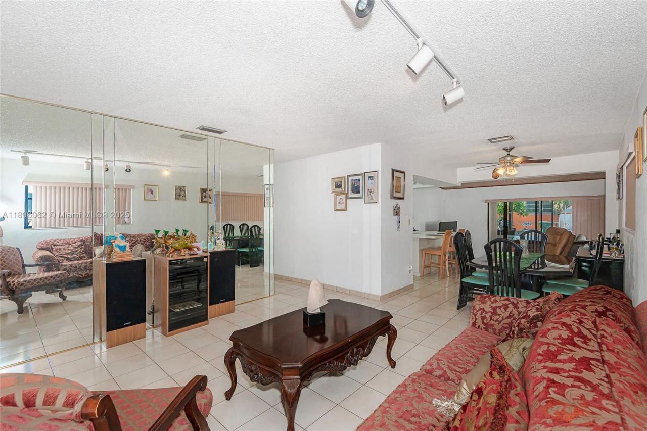 3920 W 3rd Ave, Hialeah, FL 33012 Photo