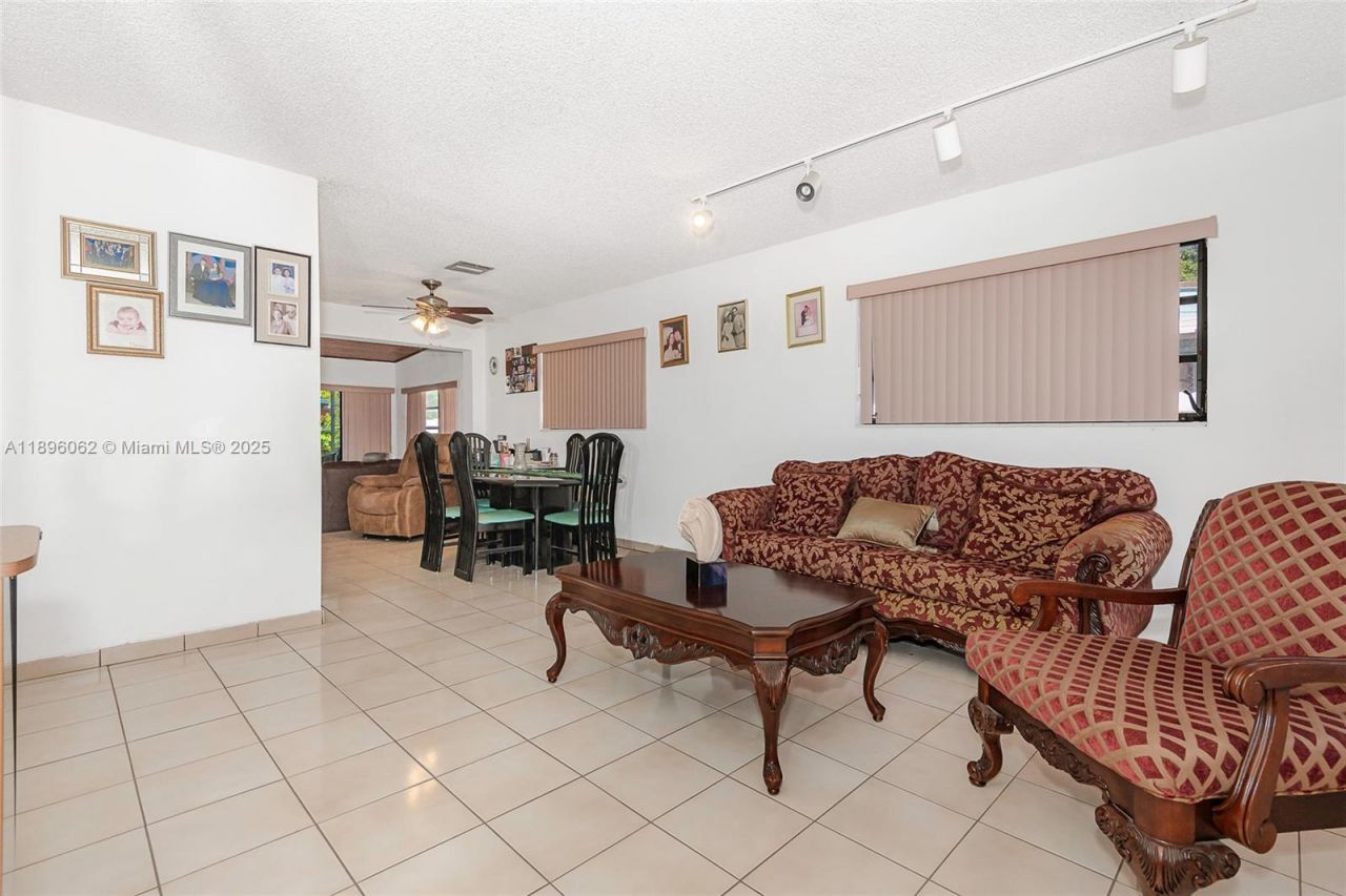 3920 W 3rd Ave, Hialeah, FL 33012 Photo