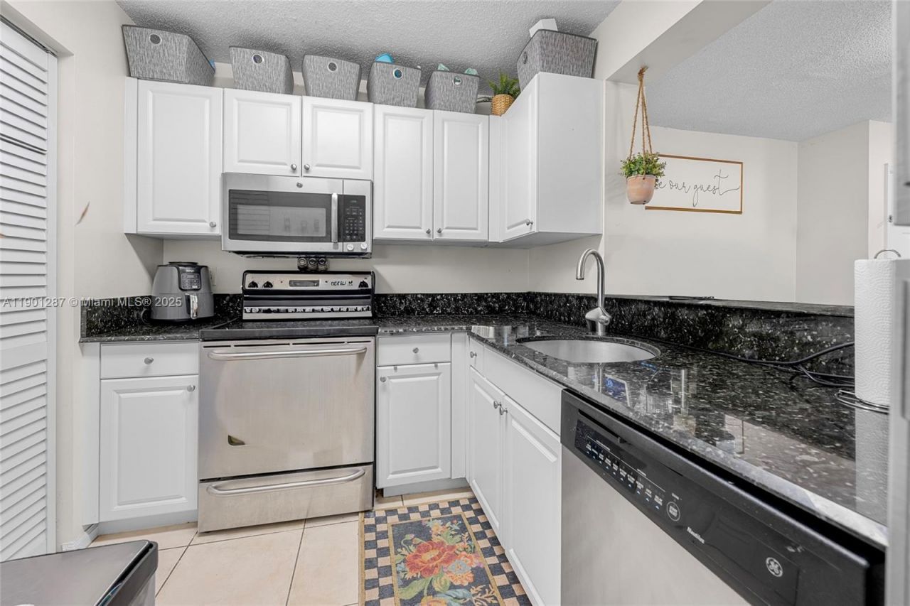 2731 Ocean Club Blvd, Unit 301, Hollywood, FL 33019 Photo