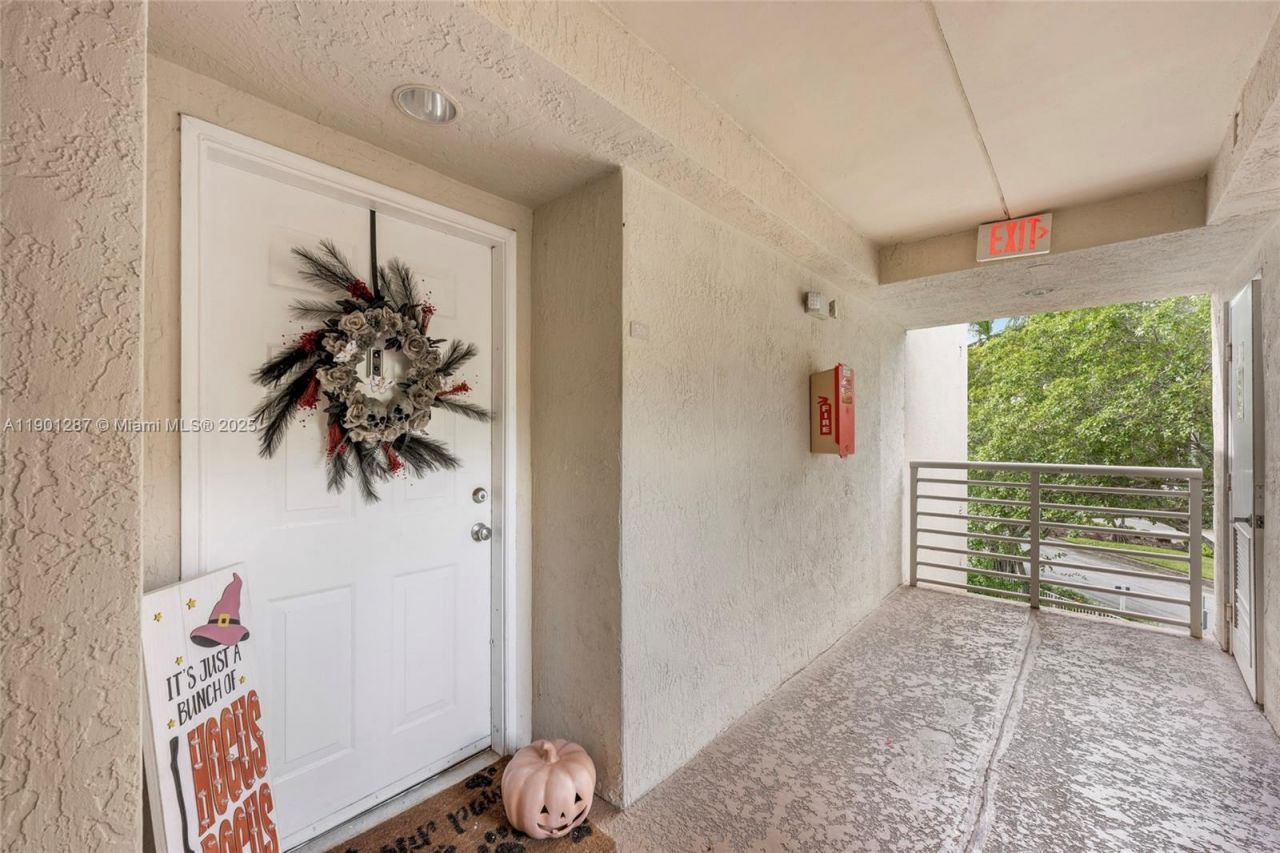 2731 Ocean Club Blvd, Unit 301, Hollywood, FL 33019 Photo