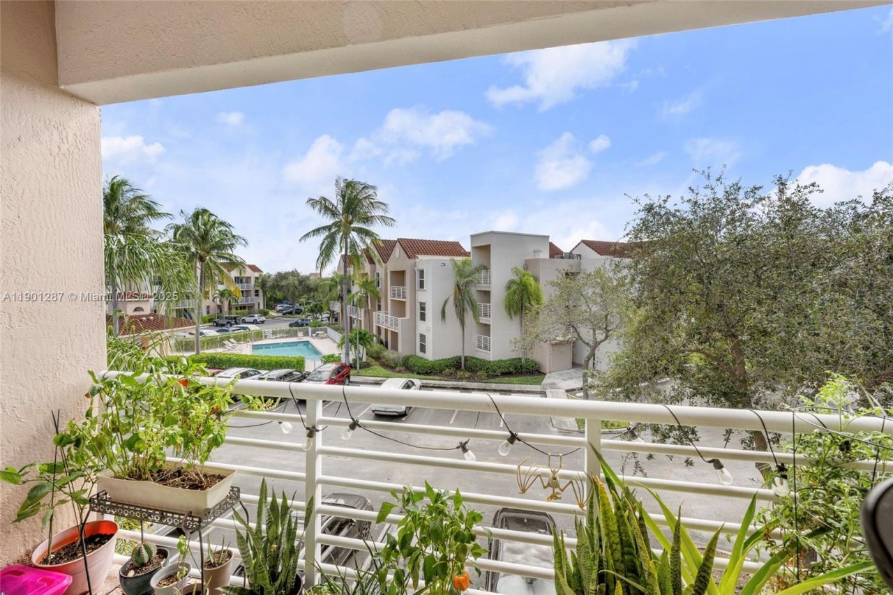 2731 Ocean Club Blvd, Unit 301, Hollywood, FL 33019 Photo