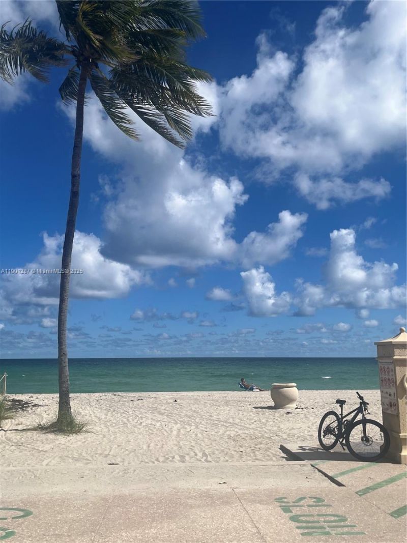 2731 Ocean Club Blvd, Unit 301, Hollywood, FL 33019 Photo