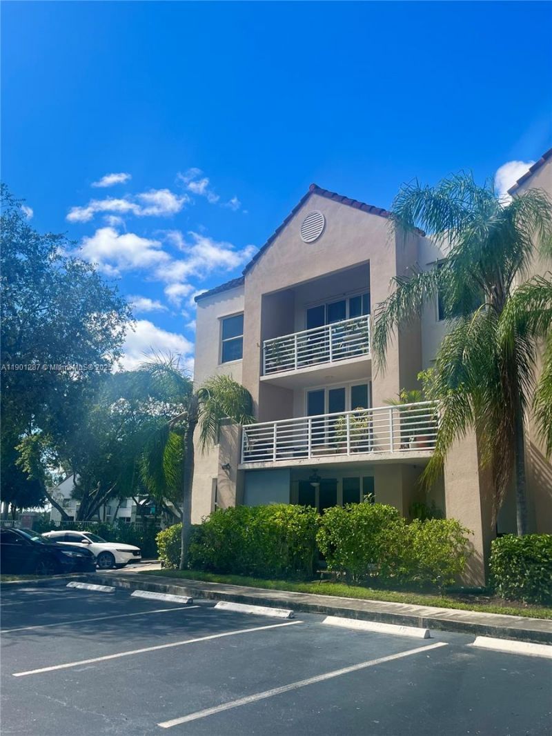 2731 Ocean Club Blvd, Unit 301, Hollywood, FL 33019 Photo