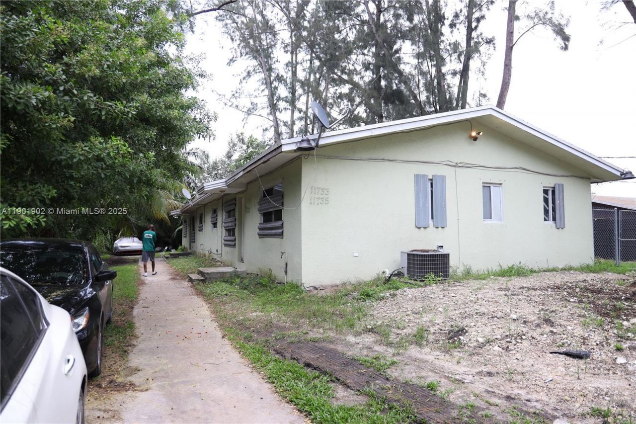 11735 NW 22nd Ct, Miami, FL 33167 Photo