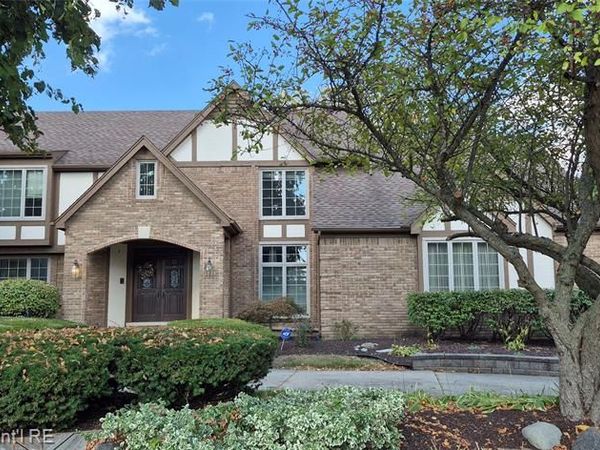 22590 SHADOWGLEN Drive, Farmington Hills, MI 48335