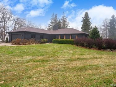 6803 Napoleon Road, Leoni Twp, MI 49201