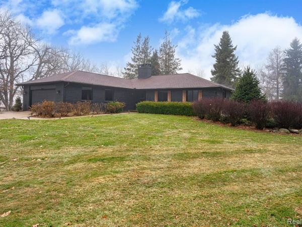 6803 Napoleon Road, Leoni Twp, MI 49201