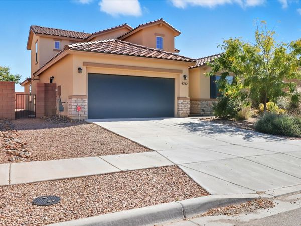 4762 Viento Del Norte, Santa Fe, NM 87507