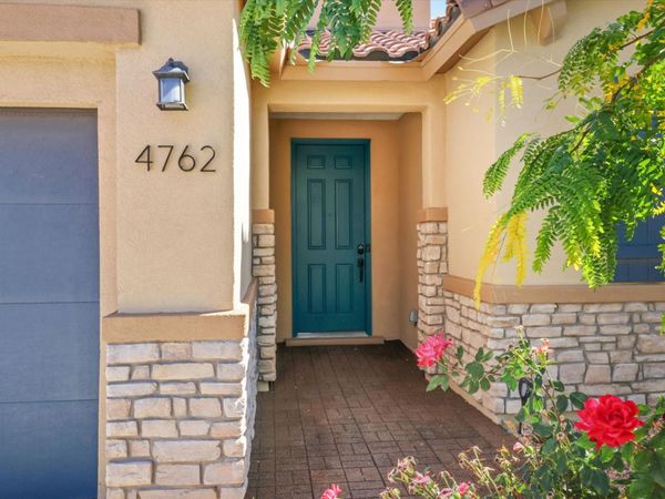 4762 Viento Del Norte, Santa Fe, NM 87507